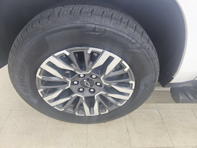 Used 2025 Chevrolet Suburban Z71 AWD/4WD image 26