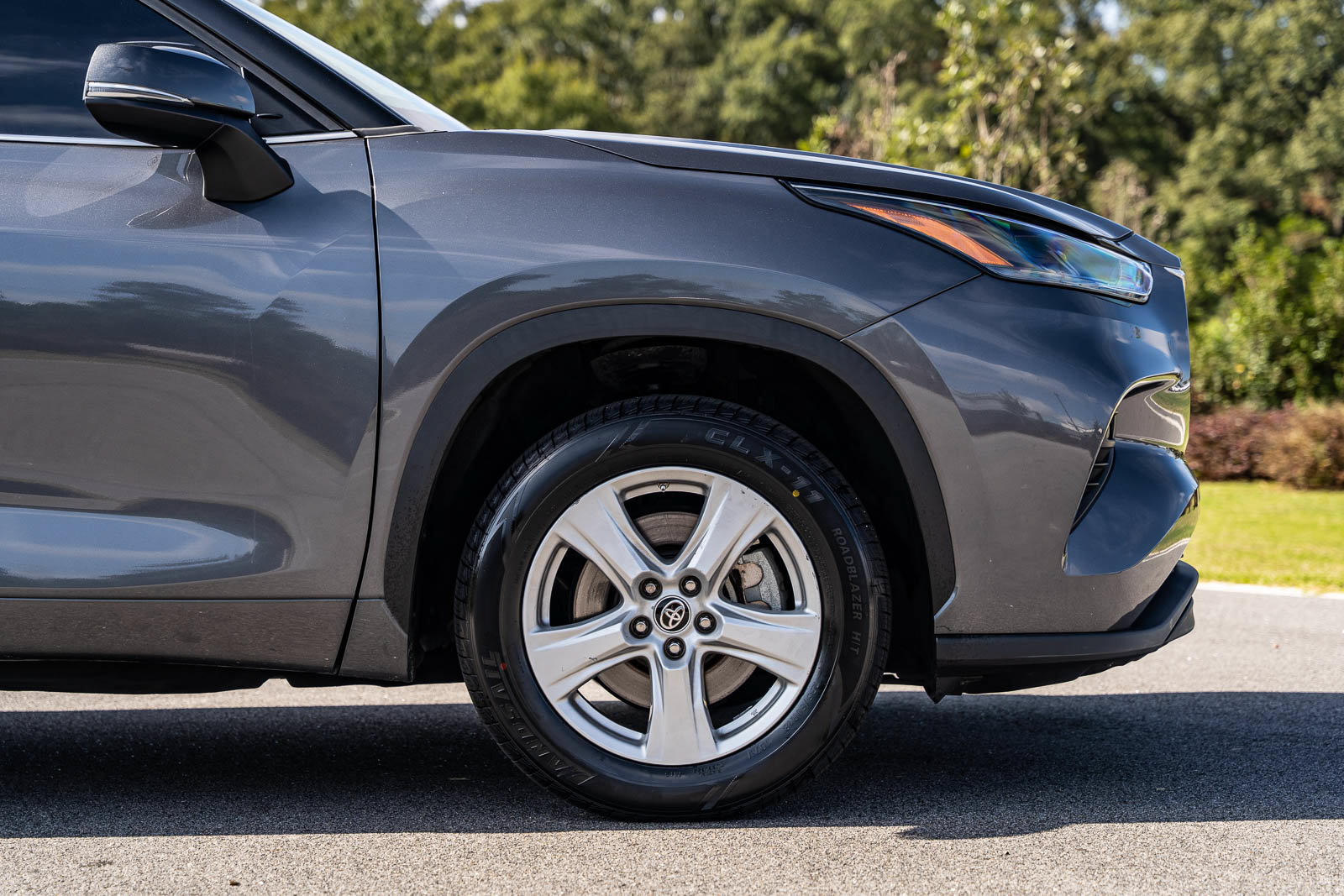 Used 2024 Toyota Highlander LE FWD image 9
