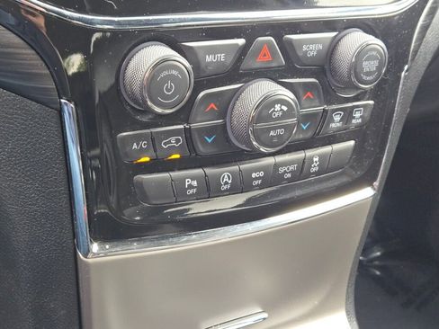 Used 2021 Jeep Grand Cherokee Laredo X AWD/4WD image 29