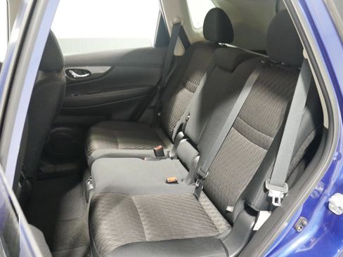 Used 2018 Nissan Rogue SV image 11