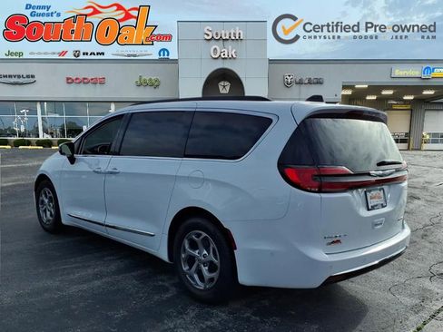 Used 2023 Chrysler Pacifica Limited FWD image 4