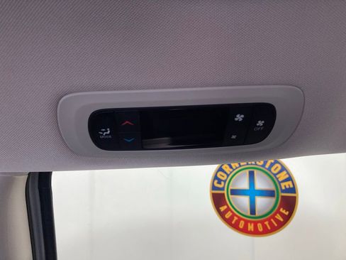 Used 2023 Chrysler Voyager LX FWD image 17