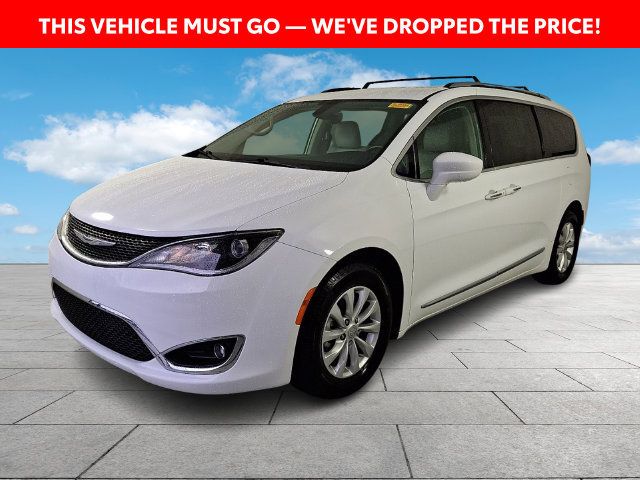 Used 2018 Chrysler Pacifica Touring-L FWD image 4