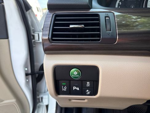 Used 2016 Honda Accord Touring image 18