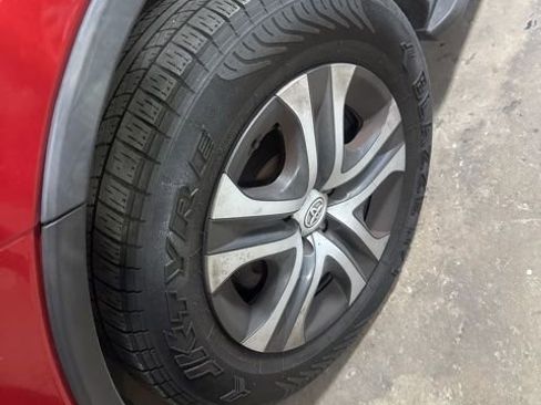 Used 2017 Toyota RAV4 LE FWD image 3