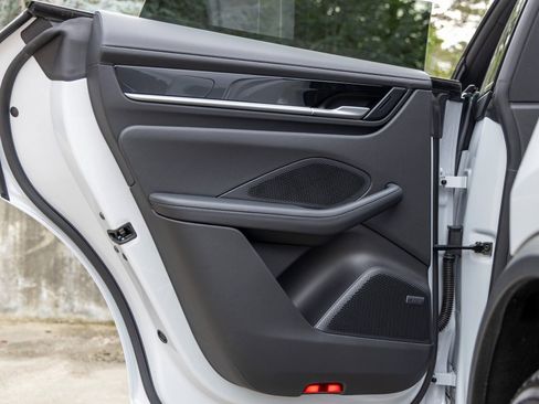New 2025 Porsche Macan Electric RWD image 40