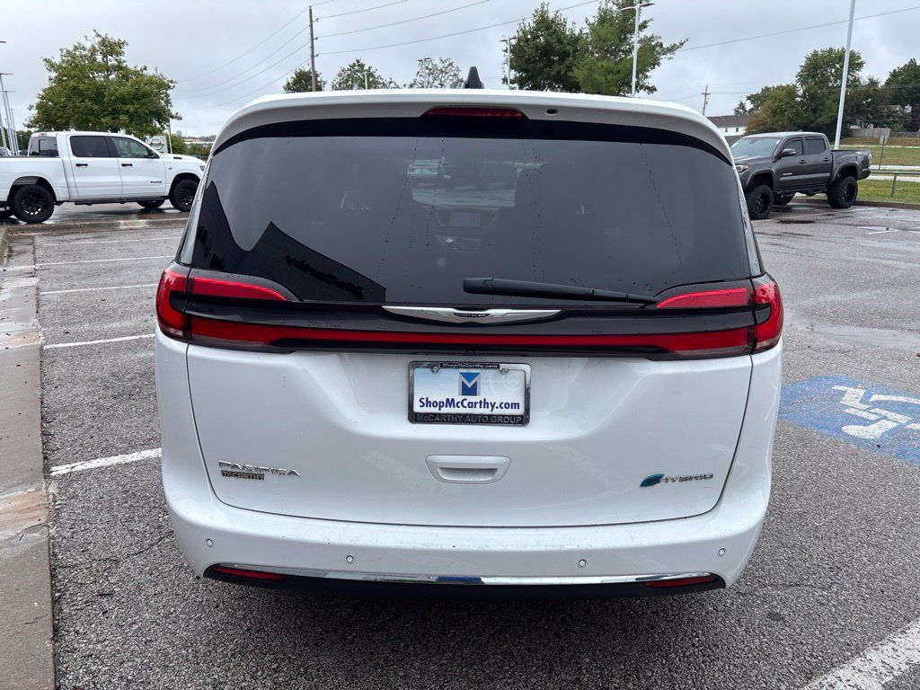 Used 2024 Chrysler Pacifica Limited FWD image 7