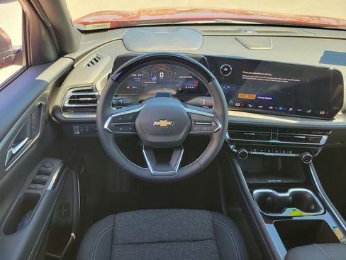 New 2025 Chevrolet Traverse LT w/ Enhanced Driving Package image 10