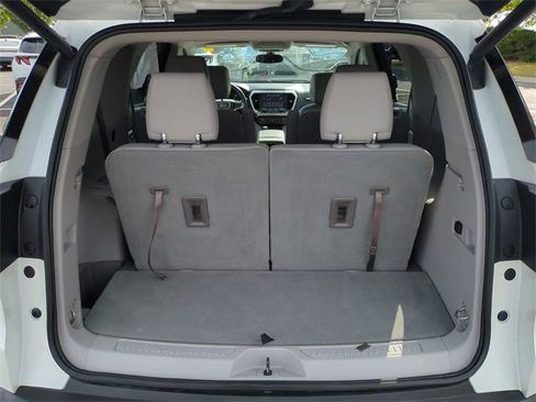 Used 2018 GMC Acadia SLT image 13