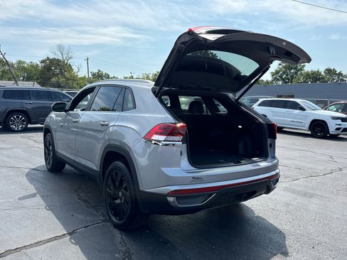 Used 2024 Volkswagen Atlas Cross Sport SE w/ Panoramic Sunroof Package image 18