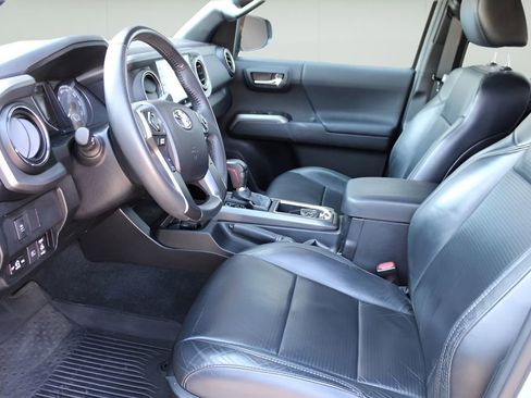 Certified 2021 Toyota Tacoma TRD Off-Road w/ TRD Premium Off Road Package AWD/4WD image 7
