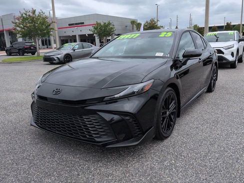 Certified 2025 Toyota Camry SE FWD image 8