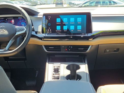 Used 2026 Volkswagen Atlas Cross Sport SE image 15