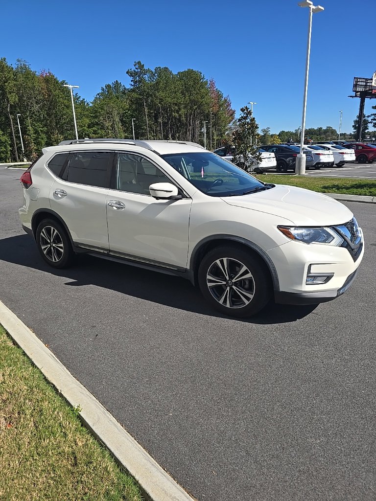 Used 2017 Nissan Rogue SL FWD image 3