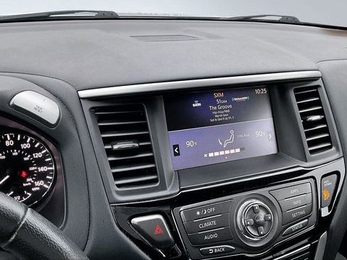 Used 2020 Nissan Pathfinder SV image 8