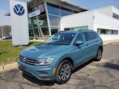 Used 2020 Volkswagen Tiguan SE w/ Panoramic Sunroof Package