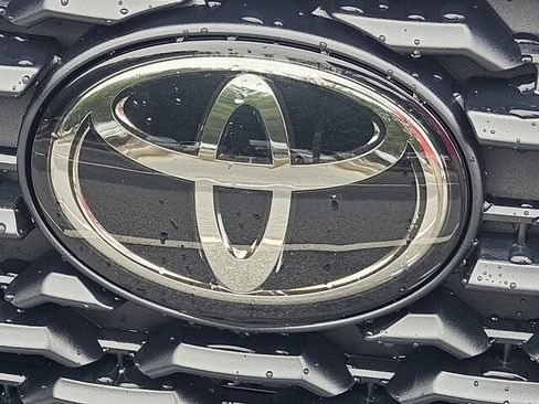 Certified 2022 Toyota Corolla Cross LE AWD/4WD image 28