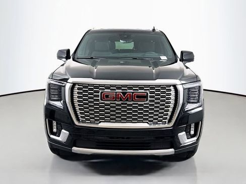 Used 2024 GMC Yukon Denali w/ Advanced Technology Package AWD/4WD image 2