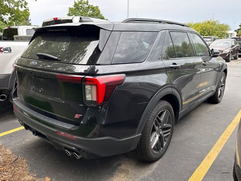 Certified 2025 Ford Explorer ST AWD/4WD image 4