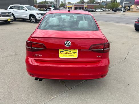 Used 2016 Volkswagen Jetta Sport FWD image 4