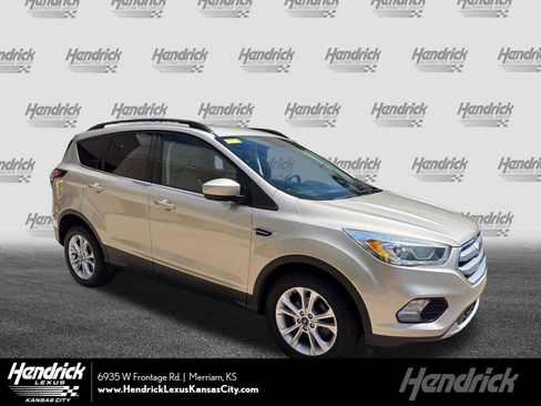 Used 2017 Ford Escape SE w/ Equipment Group 201A FWD image 1