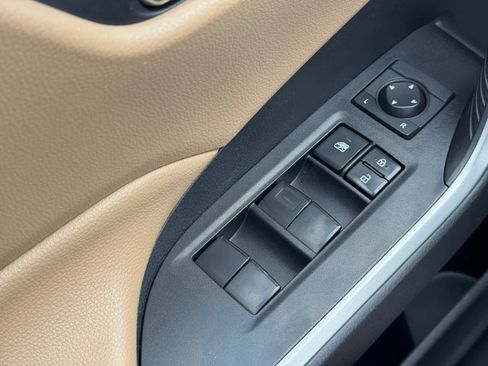 Used 2019 Toyota RAV4 XLE AWD/4WD image 18