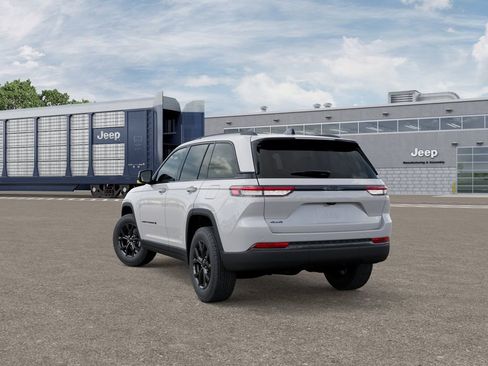 New 2025 Jeep Grand Cherokee Altitude image 3