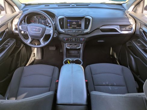 Used 2024 GMC Terrain SLE w/ Driver Convenience Package FWD image 16