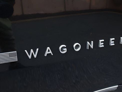 Used 2024 Jeep Wagoneer L Series II AWD/4WD image 23