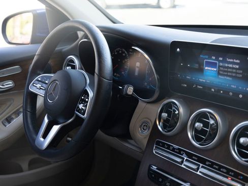 Used 2022 Mercedes-Benz GLC 300 image 29