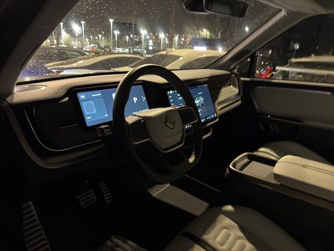 Used 2023 Rivian R1S Adventure image 5