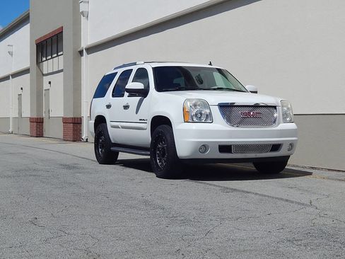 Used 2007 GMC Yukon Denali image 1