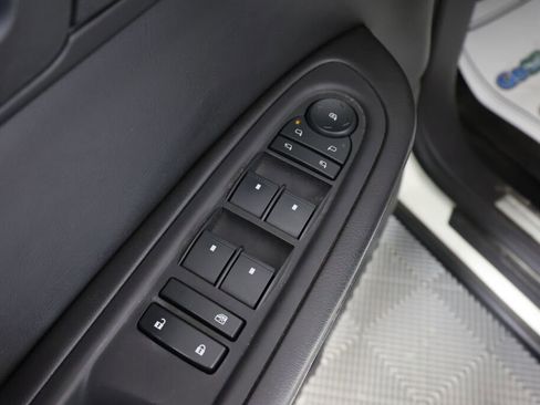 Used 2015 GMC Acadia SLT image 31