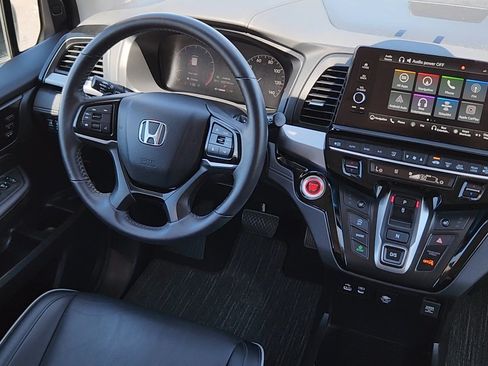 Used 2025 Honda Odyssey Touring image 5