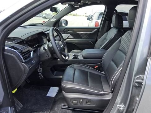 Used 2025 GMC Acadia Denali w/ Super Cruise Package AWD/4WD image 4