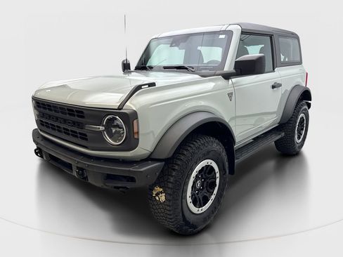 Used 2023 Ford Bronco 2-Door w/ Sasquatch Package AWD/4WD image 2