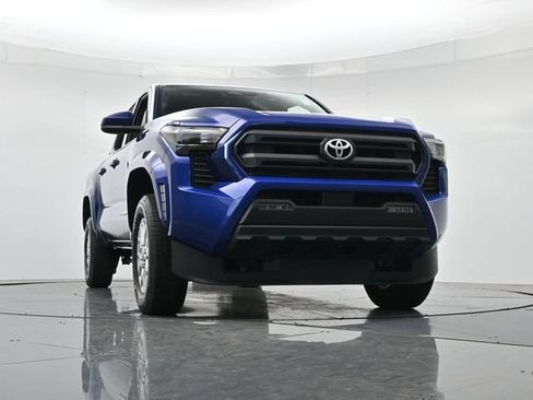Used 2025 Toyota Tacoma SR5 RWD image 33