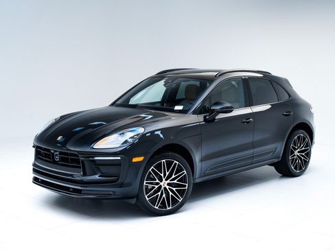 Certified 2026 Porsche Macan AWD/4WD image 1