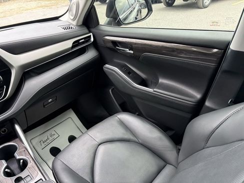 Used 2020 Toyota Highlander Limited image 20