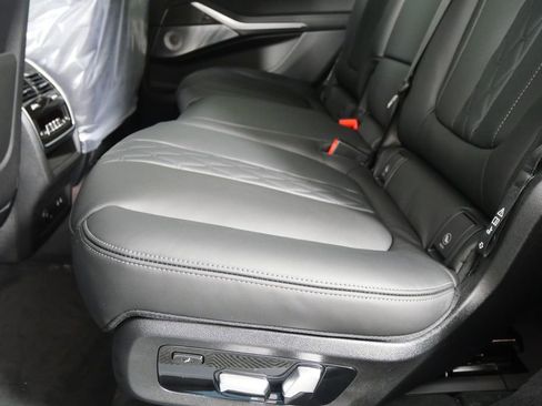 Used 2026 BMW X7 M60i image 15