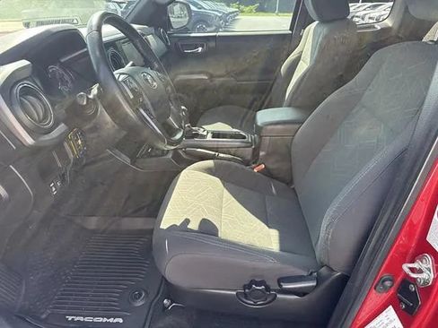 Used 2018 Toyota Tacoma TRD Off-Road AWD/4WD image 7