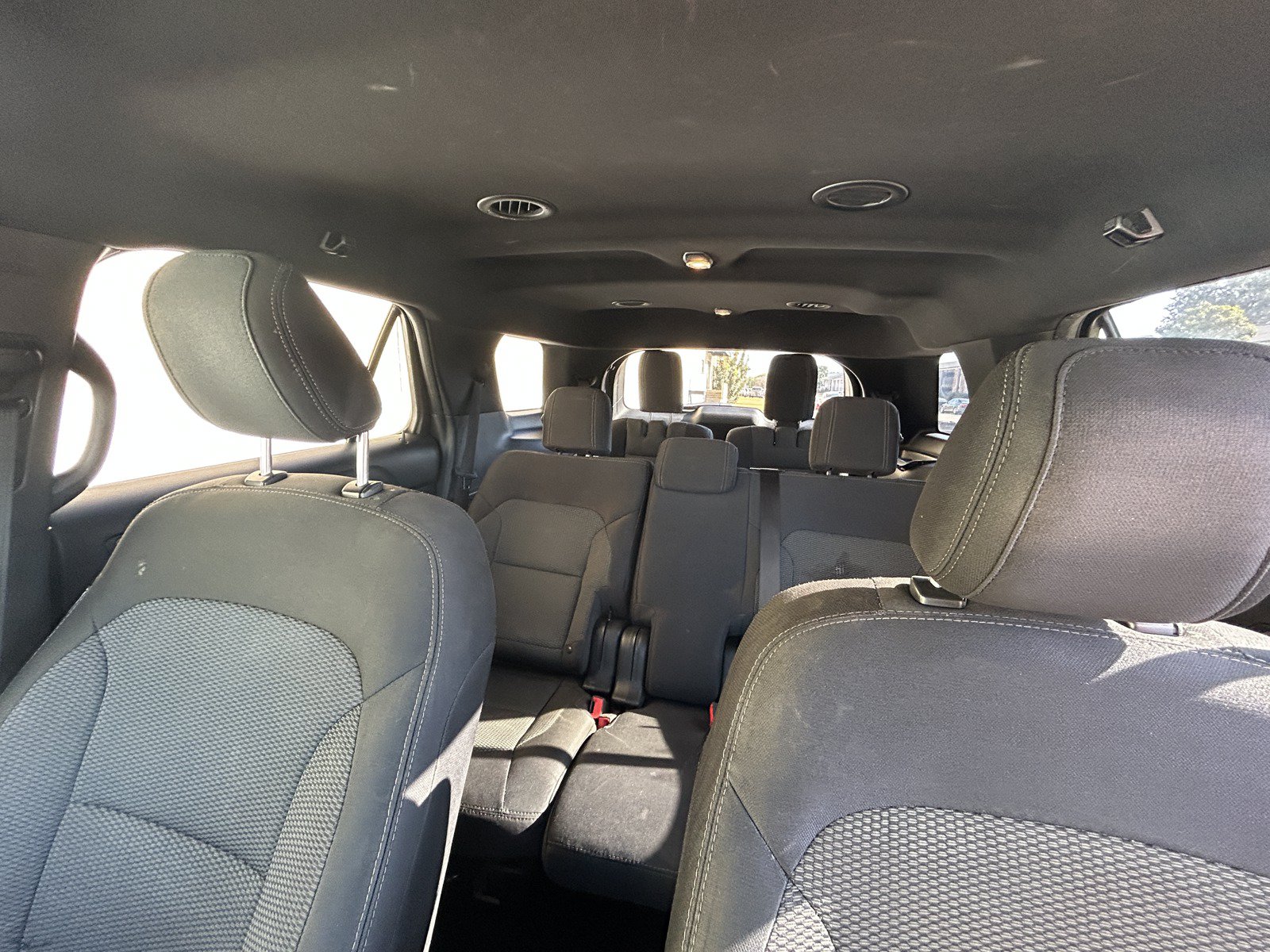 Used 2018 Ford Explorer XLT w/ Equipment Group 201A FWD image 11