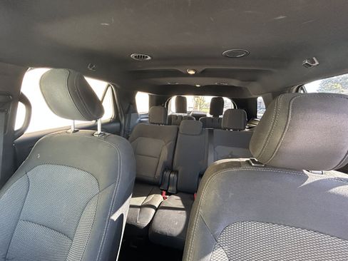 Used 2018 Ford Explorer XLT w/ Equipment Group 201A FWD image 11