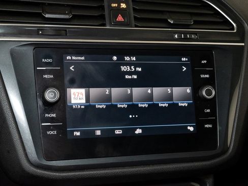Used 2020 Volkswagen Tiguan SE w/ Panoramic Sunroof Package AWD/4WD image 16