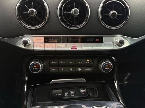 Used 2018 Kia Stinger Premium image 10