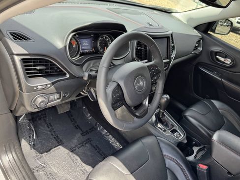 Used 2022 Jeep Cherokee Trailhawk w/ Premium Leather Package AWD/4WD image 16