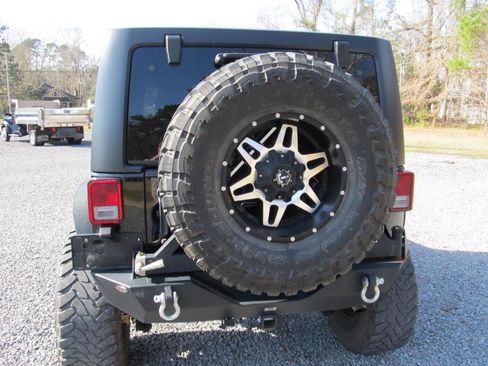 Used 2016 Jeep Wrangler Unlimited Rubicon w/ Connectivity Group image 5