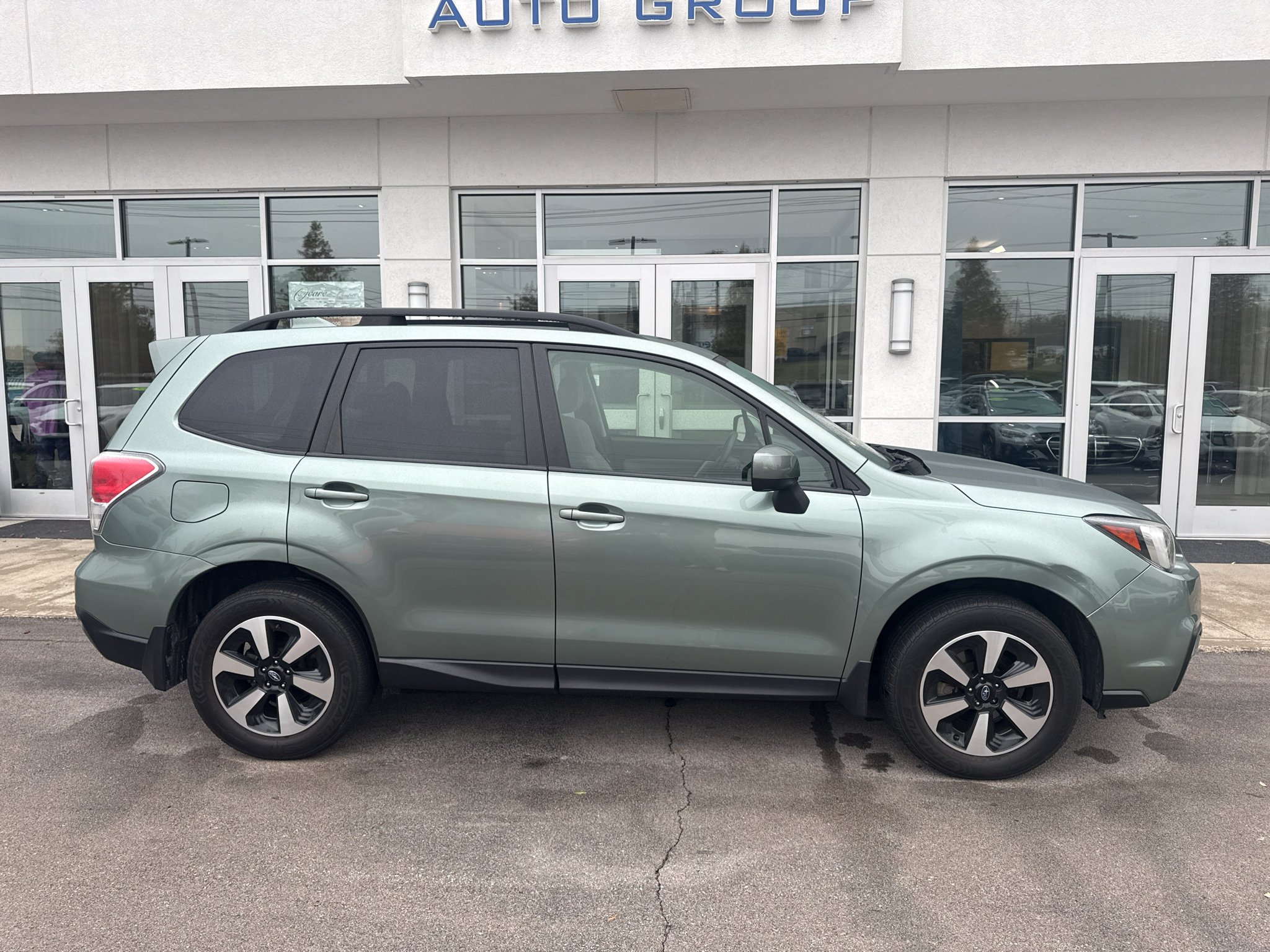 Used 2018 Subaru Forester 2.5i Premium AWD/4WD image 2