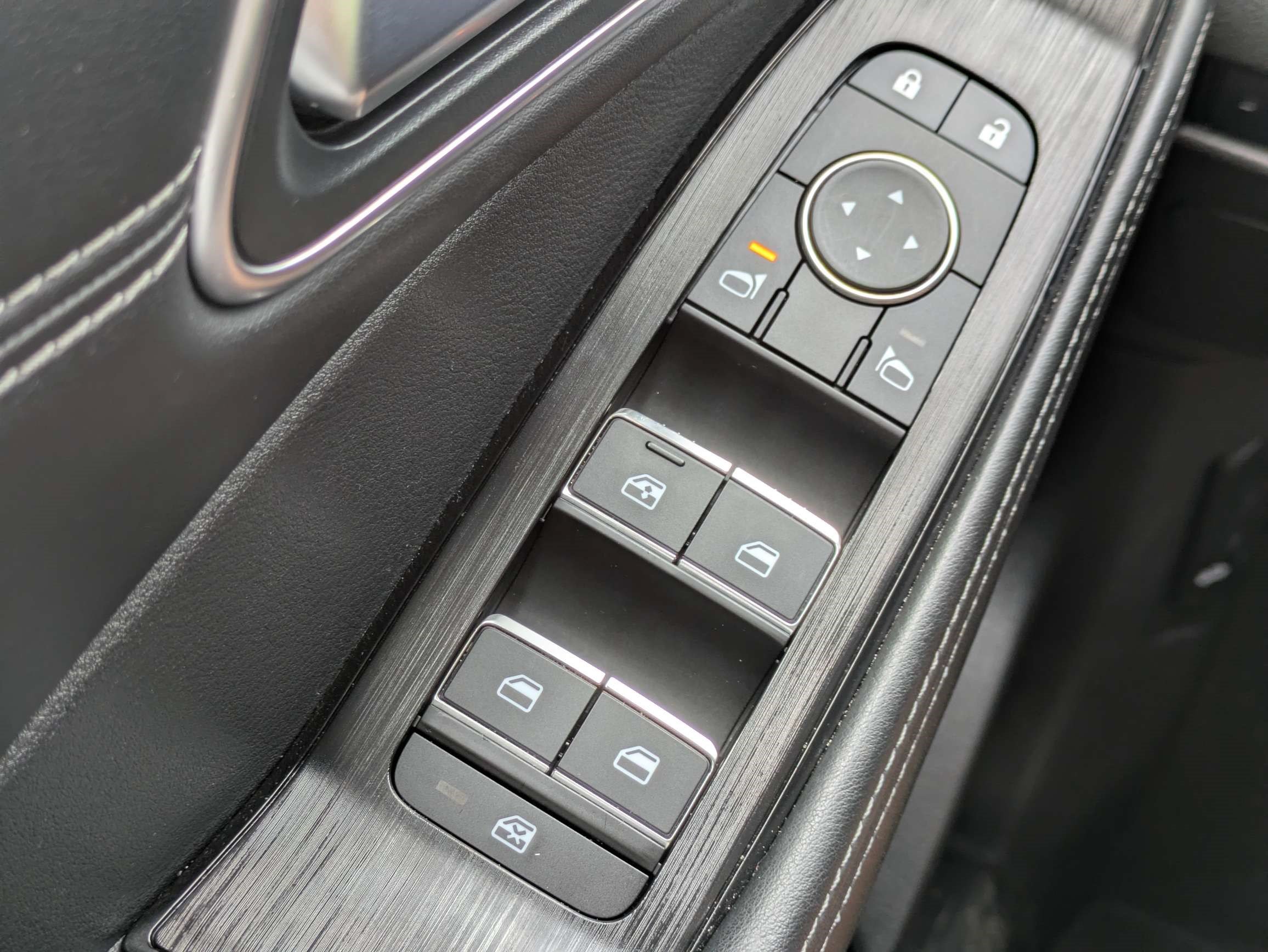 Used 2025 Nissan Rogue Platinum FWD image 24