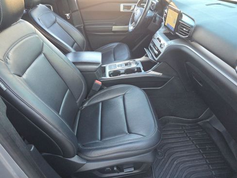 Used 2020 Ford Explorer XLT w/ Equipment Group 202A image 35
